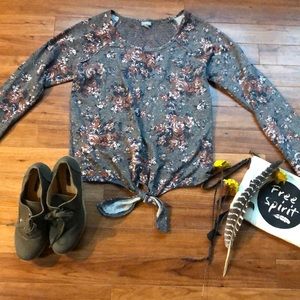 Grey floral top with lace